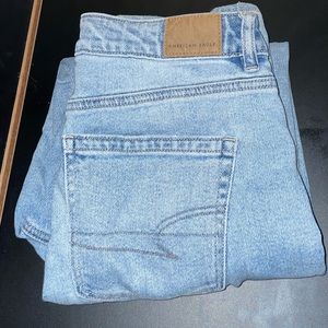 American Eagle Jeans ( short ) ( size 4 )